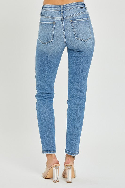 THE ESSENTIAL EDIT LOOSER FIT MID RISE JEAN