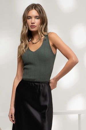 THE SIMPLE KNIT V-NECK TANK