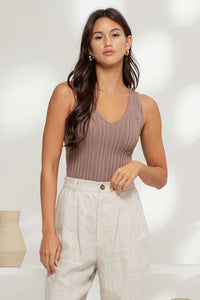 THE SIMPLE KNIT V-NECK TANK - MOCHA