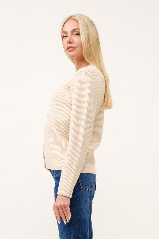 THE SOLID V-NECK GOLD BUTTON KNIT