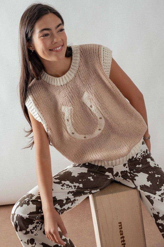 THE HORSESHOE DETAIL KNIT VEST