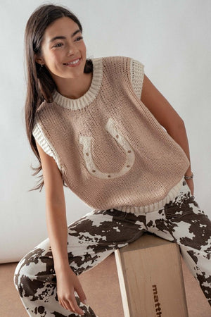 THE HORSESHOE DETAIL KNIT VEST
