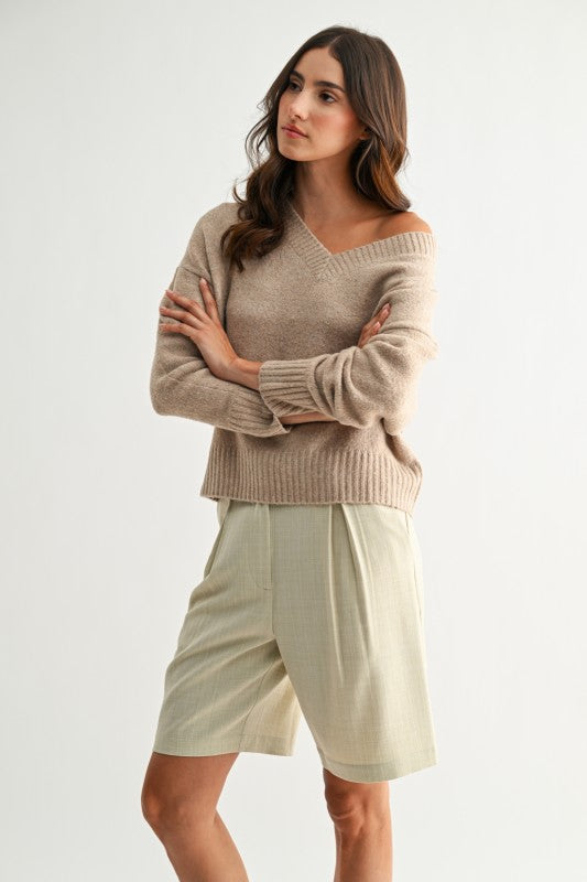 THE ESSENTIAL EDIT CHUNK KNIT V NECK SWEATER