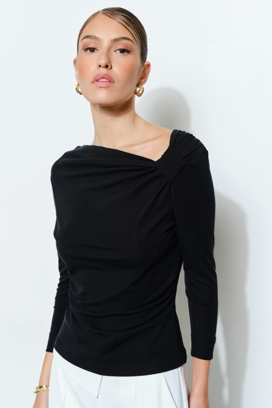 THE ESSENTIAL EDIT EFFORTLESS TOP