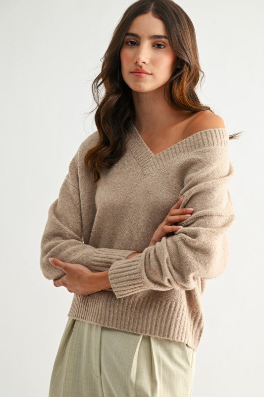 THE ESSENTIAL EDIT CHUNK KNIT V NECK SWEATER
