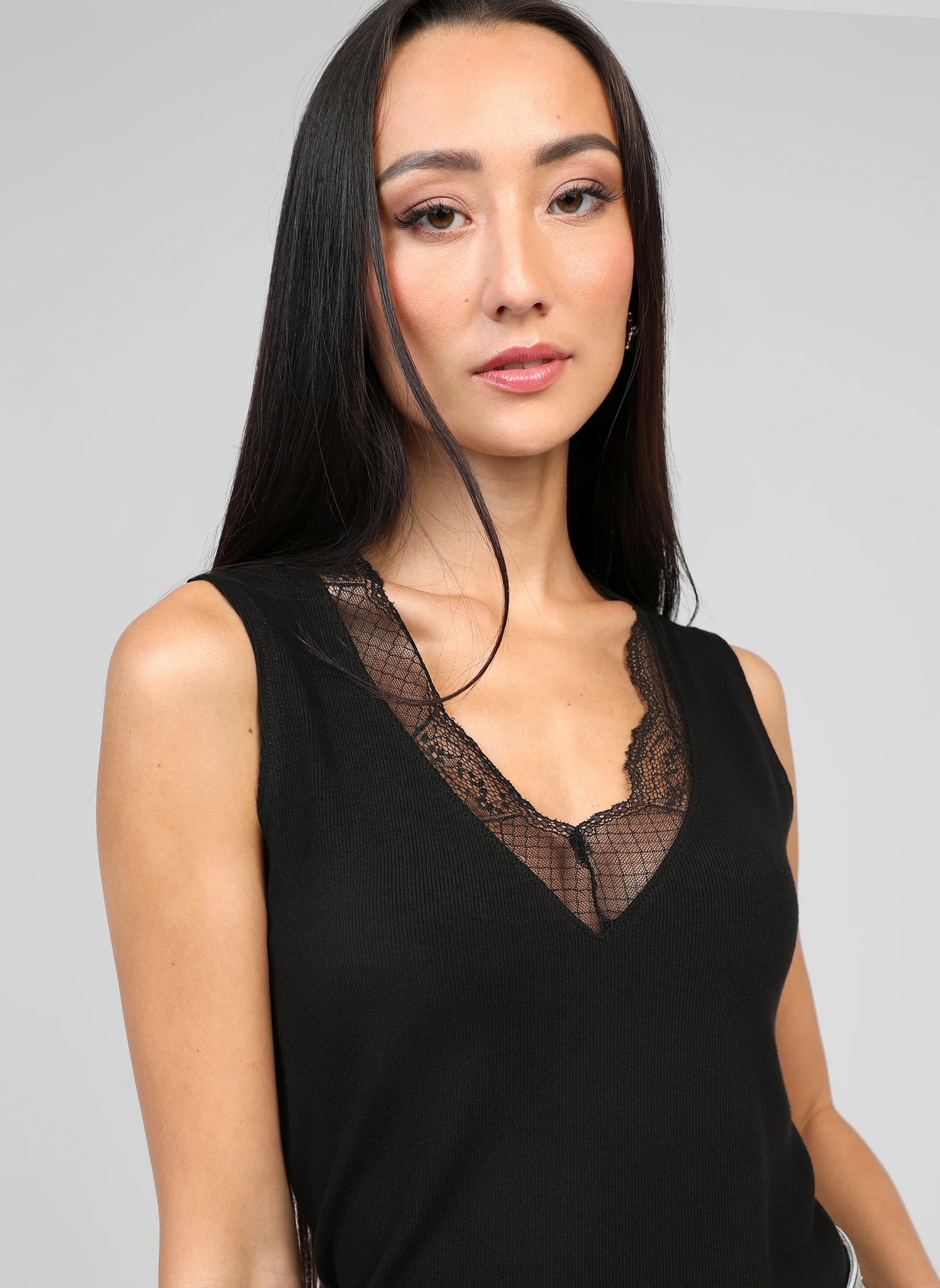THE ESSENTIAL EDIT LACE TANK - BLACK