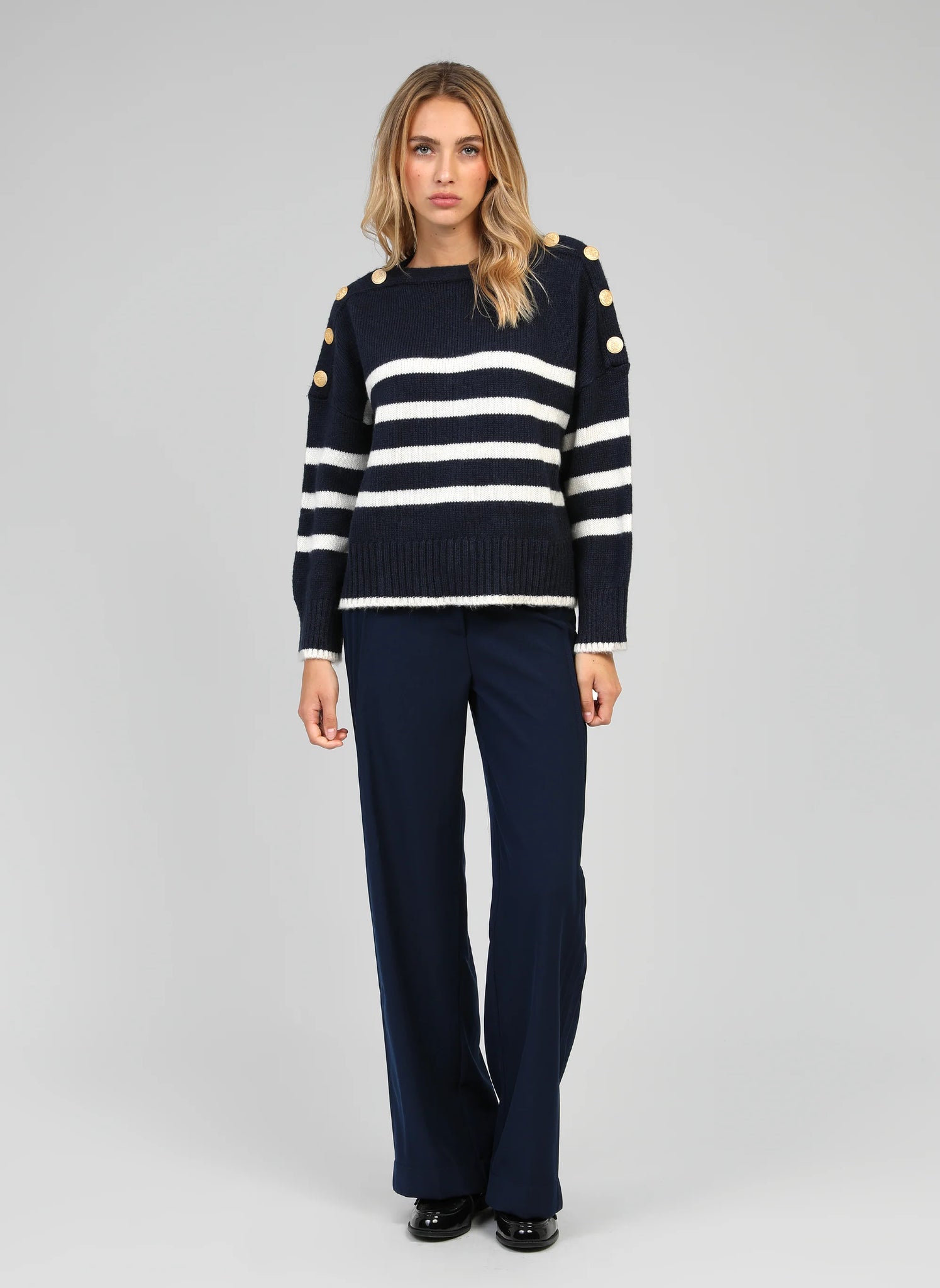THE TRICOT GOLD BUTTON KNIT