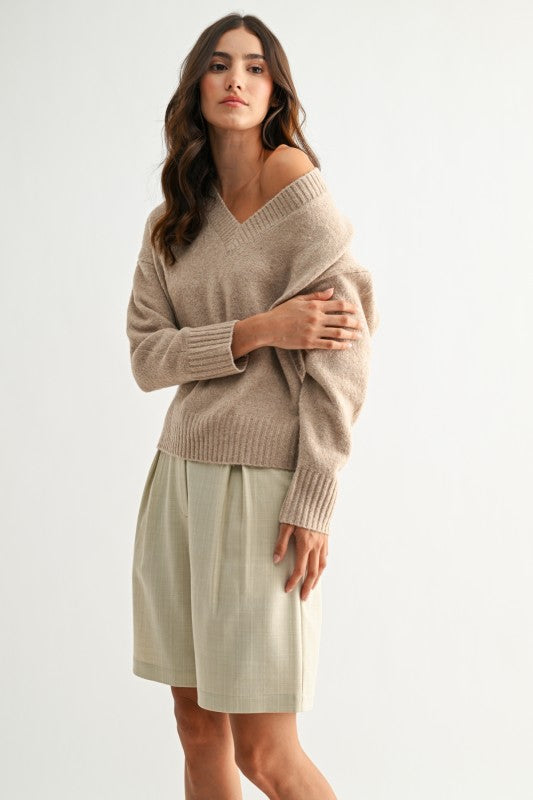 THE ESSENTIAL EDIT CHUNK KNIT V NECK SWEATER