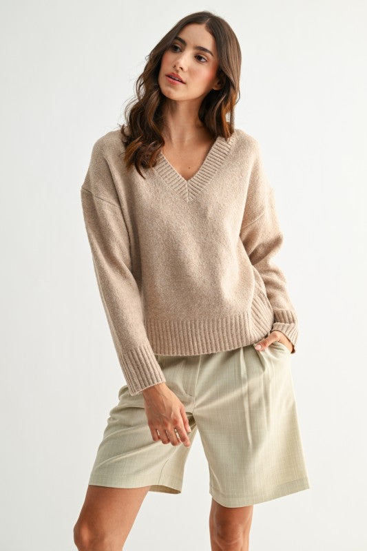 THE ESSENTIAL EDIT CHUNK KNIT V NECK SWEATER
