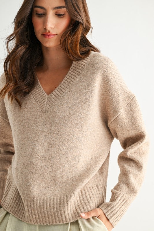 THE ESSENTIAL EDIT CHUNK KNIT V NECK SWEATER