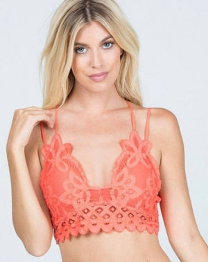 THE ESSENTIAL LACE BRALETTE