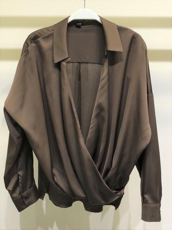 THE SKILLED ESSENTIAL SILKY BLOUSE - CHOCOLATE