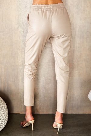 THE WARDROBE ESSENTIAL FAUX LEATHER PANTS - BEIGE